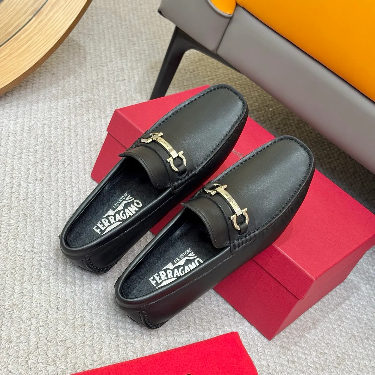 Men's men's shoes 💰420 (Yangli) Ferragamo 〰Ferragamo 2⃣️0⃣️2⃣️5️⃣ New series 👊🏻 Upper 🇮🇹 Italian imported calfskin, original outsole molding. Water-dyed sheepskin lining. The identity of every successful man is set off, and the upper and lower shoes are elegant and stable🚶🏻🚶🏻The high-end custom counter original replica is an eternal classic🔍️Number of codes: 38-46 with counter packaging